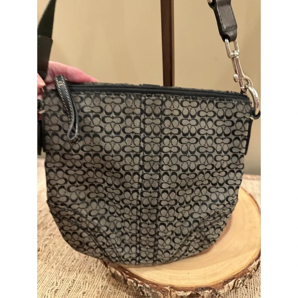 Vintage Y2K Coach‎ Soho Demi Crossbody Black Buckle Bag Signature Logo Jacquard